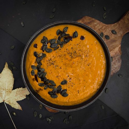Kürbissuppe mit Kürbiskernen